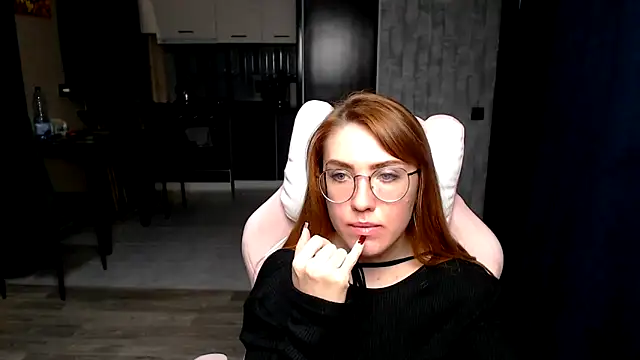 Reginasmilee online show from November 2025 01:17:02 PM