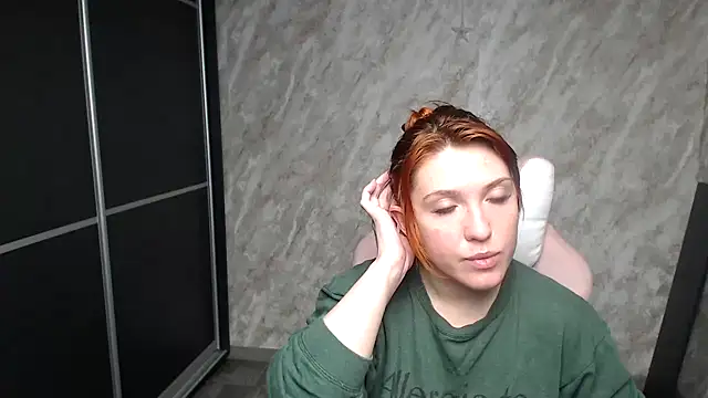 Reginasmilee online show from February 2026 05:28:02 PM