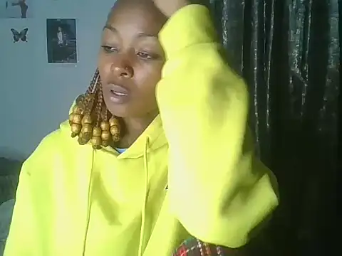 Snapshot of Prettyquueen chatting on June 2026 07:02:01 PM Prettyquueen online show from June 2026 07:02:01 PM