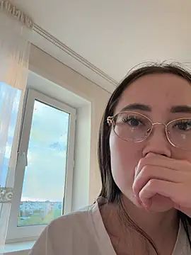 djuliwhite online show from June 2026 11:36:02 PM