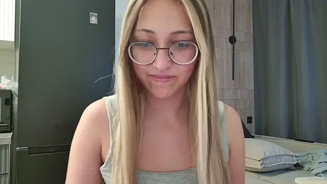Snapshot of MarrySharps chatting on August 2026 11:07:02 PM MarrySharps online show from August 2026 11:07:02 PM