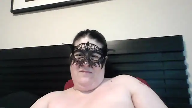 RavenRunee online show from July 2026 02:05:17 AM