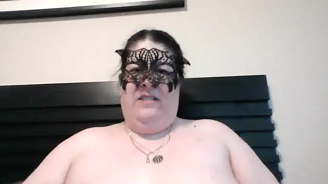 RavenRunee online show from July 2026 02:18:01 AM