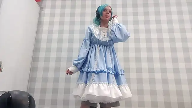 ZolaCoonradt online show from July 2026 03:03:02 PM
