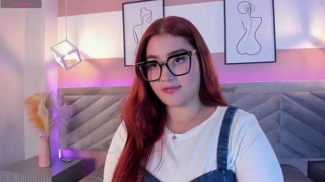 Snapshot of Bella_M00n chatting on July 2026 01:28:01 PM Bella M00n online show from July 2026 01:28:01 PM