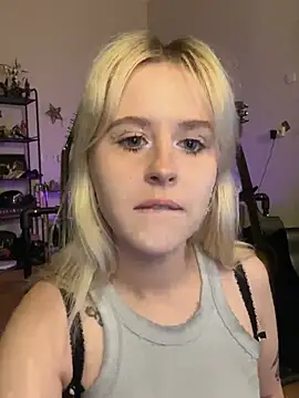 Snapshot of viviennedoll chatting on July 2026 11:23:02 PM viviennedoll online show from July 2026 11:23:02 PM