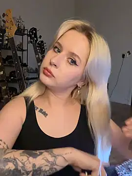 Snapshot of viviennedoll chatting on July 2026 09:19:02 PM viviennedoll online show from July 2026 09:19:02 PM