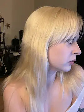 Snapshot of viviennedoll chatting on July 2026 06:21:01 PM viviennedoll online show from July 2026 06:21:01 PM