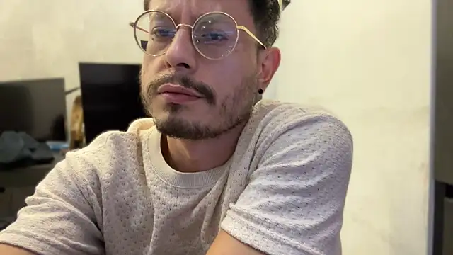 Snapshot of andrewlopezz chatting on July 2026 09:42:02 PM andrewlopezz online show from July 2026 09:42:02 PM