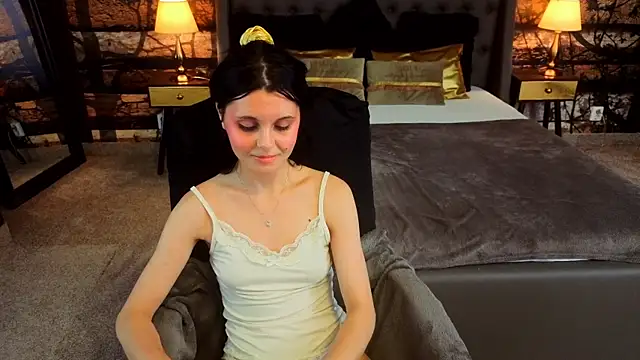 Milena Lynn online show from July 2026 03:25:02 AM