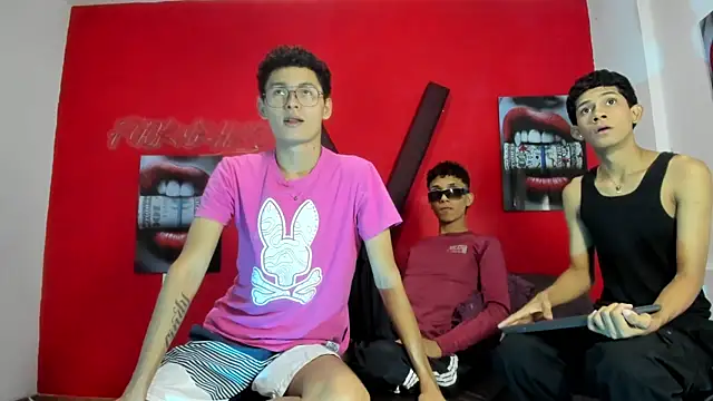 PRETTY LOVERS1 online show from July 2026 01:20:01 AM