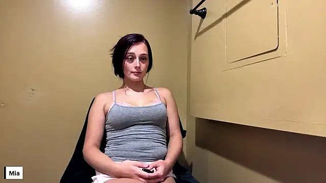 miaaellie online show from July 2026 04:18:01 AM