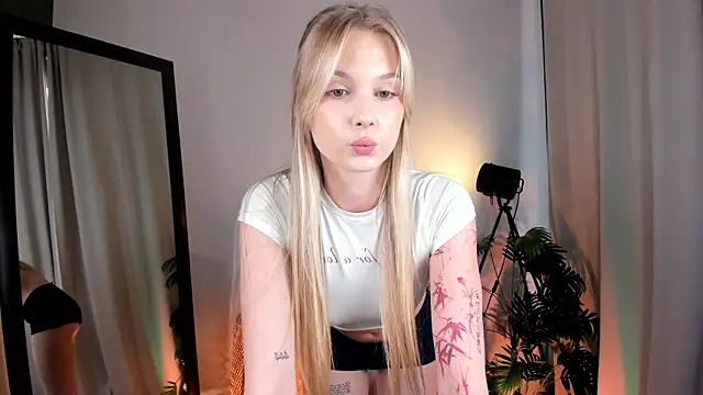 elia moon online show from July 2026 01:35:02 PM