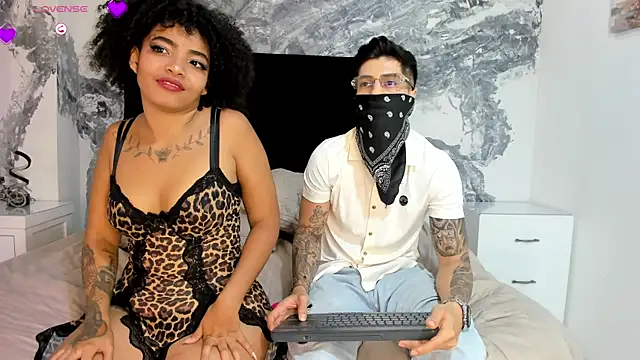 Snapshot of ErickAndSasha chatting on July 2026 05:04:01 PM ErickAndSasha online show from July 2026 05:04:01 PM