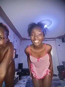 Snapshot of queenveecoco chatting on July 2026 08:32:01 AM queenveecoco online show from July 2026 08:32:01 AM