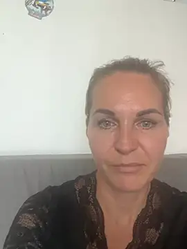 Snapshot of ElaraRose- chatting on July 2026 08:10:01 AM ElaraRose- online show from July 2026 08:10:01 AM