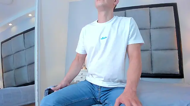Axel wolfe online show from July 2026 08:33:02 PM