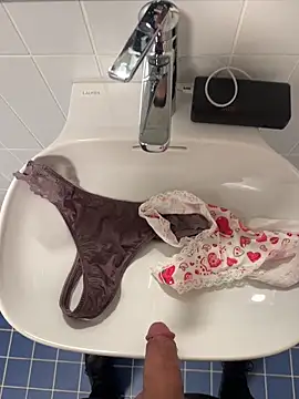 swissboy22 online show from April 2026 02:48:02 PM