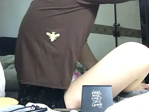 Snapshot of hypekittyboy chatting on July 2026 07:17:02 AM hypekittyboy online show from July 2026 07:17:02 AM
