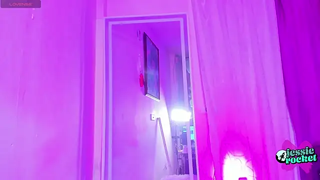 jessierocketx online show from October 2025 07:43:01 PM