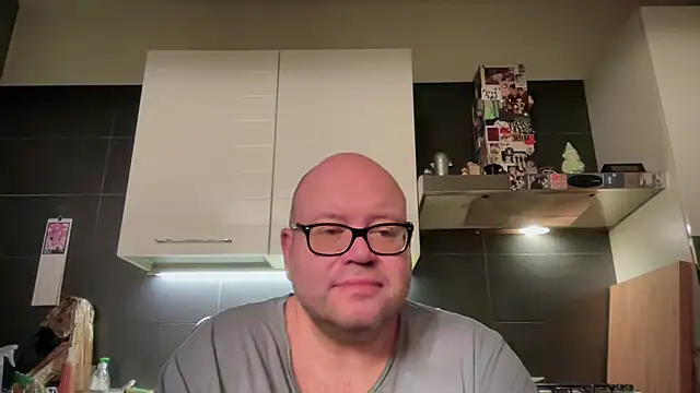 Snapshot of theitalianbear chatting on April 2026 02:27:02 AM theitalianbear online show from April 2026 02:27:02 AM