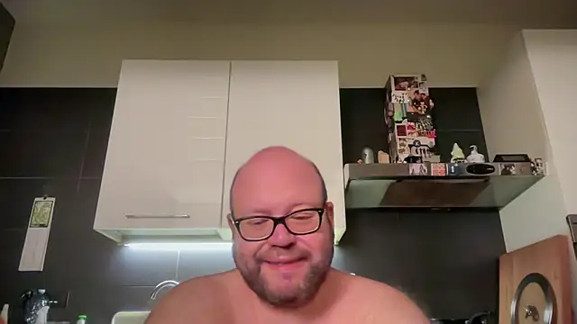 Snapshot of theitalianbear chatting on May 2026 11:23:04 PM theitalianbear online show from May 2026 11:23:04 PM