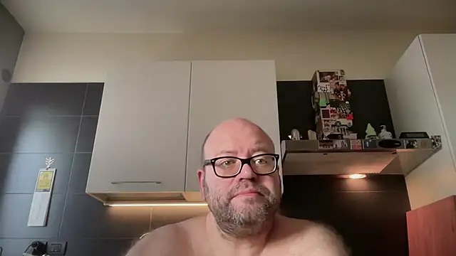Snapshot of theitalianbear chatting on June 2026 05:00:01 AM theitalianbear online show from June 2026 05:00:01 AM