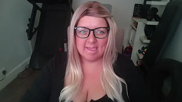Blonde Exclusive online show from July 2026 10:25:01 AM