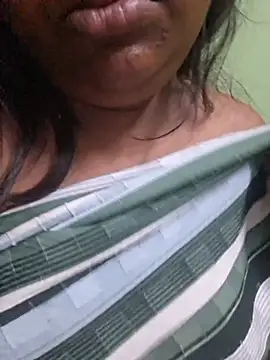 Snapshot of tamilfathima chatting on August 2026 08:19:01 PM tamilfathima online show from August 2026 08:19:01 PM