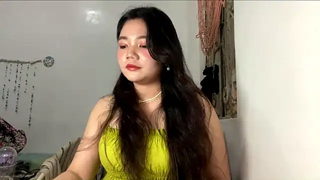 Snapshot of YasminMunir chatting on August 2026 05:39:02 AM YasminMunir online show from August 2026 05:39:02 AM