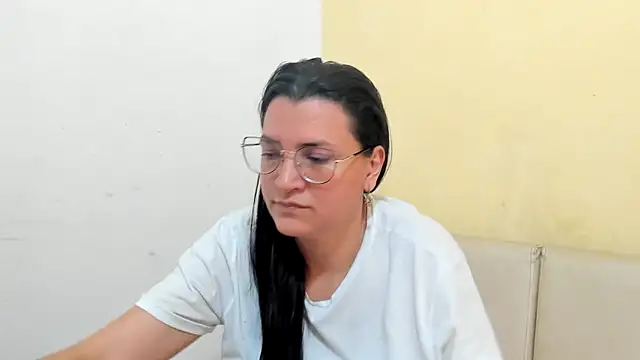 Snapshot of MARILYN_GARCIA chatting on May 2026 03:27:01 PM MARILYN GARCIA online show from May 2026 03:27:01 PM