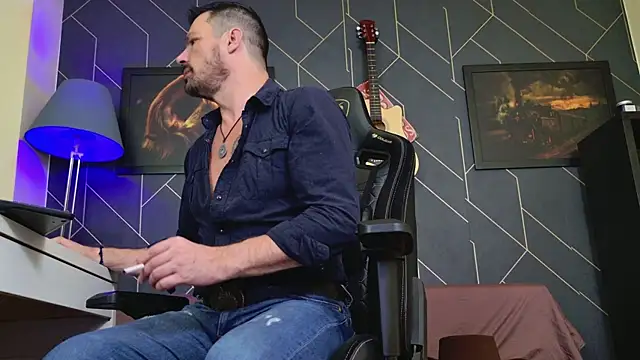 Snapshot of ChrisKox chatting on December 2025 02:32:02 AM ChrisKox online show from December 2025 02:32:02 AM