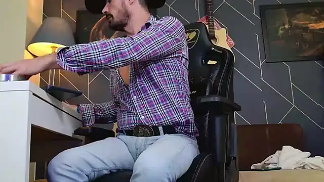 Snapshot of ChrisKox chatting on December 2025 07:53:02 PM ChrisKox online show from December 2025 07:53:02 PM