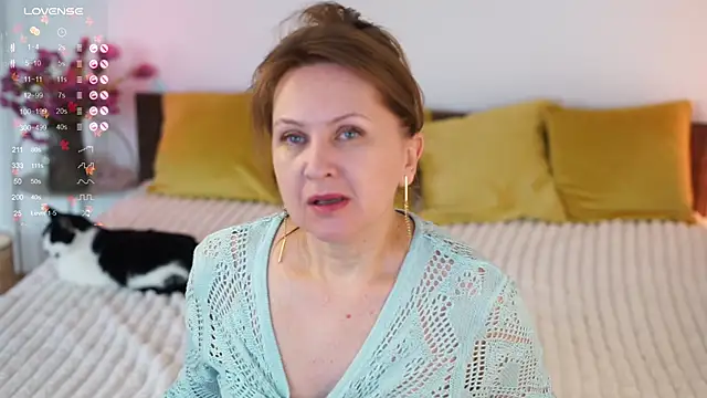 Snapshot of LitleSun chatting on November 2025 07:30:02 AM LitleSun online show from November 2025 07:30:02 AM