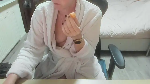 minoesje37 online show from March 2026 08:34:01 PM