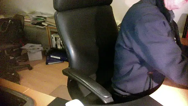 Snapshot of outlaw200 chatting on December 2024 06:22:01 PM outlaw200 online show from December 2024 06:22:01 PM