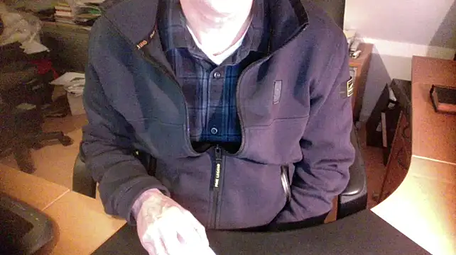 Snapshot of outlaw200 chatting on December 2024 07:32:02 PM outlaw200 online show from December 2024 07:32:02 PM