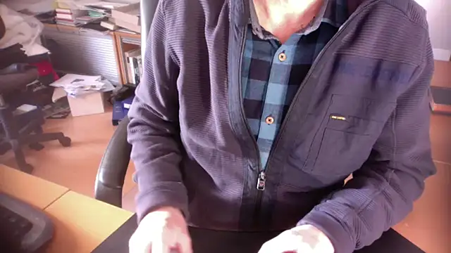 Snapshot of outlaw200 chatting on December 2024 12:43:02 PM outlaw200 online show from December 2024 12:43:02 PM