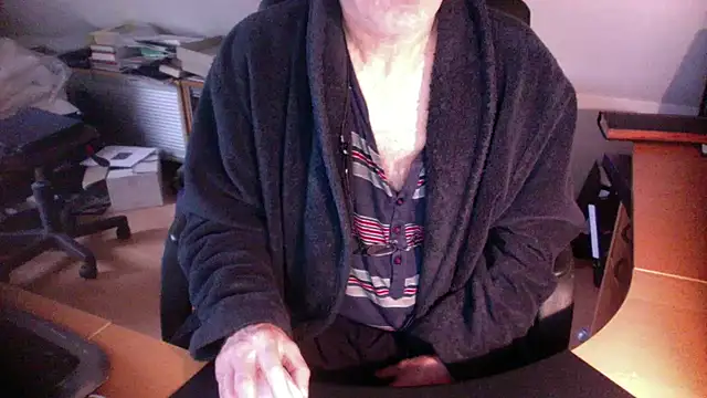 Snapshot of outlaw200 chatting on December 2024 10:48:01 AM outlaw200 online show from December 2024 10:48:01 AM