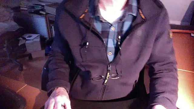 Snapshot of outlaw200 chatting on December 2024 03:15:01 PM outlaw200 online show from December 2024 03:15:01 PM