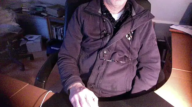 Snapshot of outlaw200 chatting on January 2025 08:13:02 AM outlaw200 online show from January 2025 08:13:02 AM