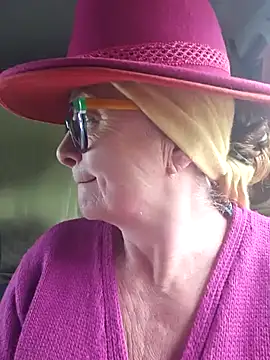 Snapshot of MucMilf59 chatting on November 2025 10:37:02 AM MucMilf59 online show from November 2025 10:37:02 AM