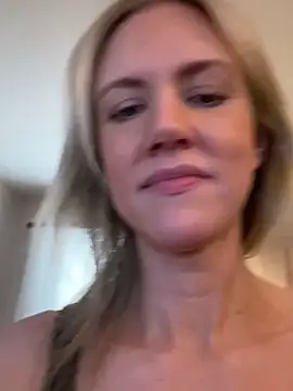 Snapshot of Kay_Cakes chatting on December 2025 04:46:02 PM Kay Cakes online show from December 2025 04:46:02 PM