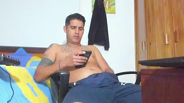 Snapshot of Zack_Grey chatting on November 2025 04:23:02 AM Zack Grey online show from November 2025 04:23:02 AM