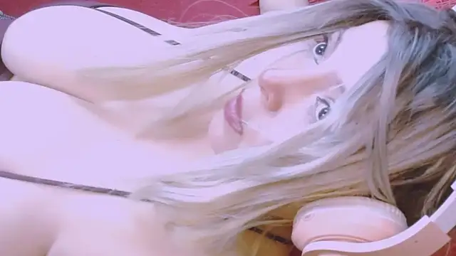 Snapshot of Honey_Lucy1 chatting on May 2026 01:55:01 AM Honey Lucy1 online show from May 2026 01:55:01 AM