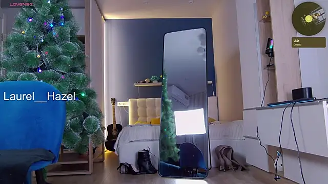 Snapshot of LAUREL_HAZEL chatting on January 2025 10:13:02 PM LAUREL HAZEL online show from January 2025 10:13:02 PM