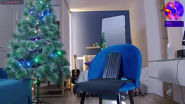 Snapshot of LAUREL_HAZEL chatting on January 2025 01:27:01 AM LAUREL HAZEL online show from January 2025 01:27:01 AM