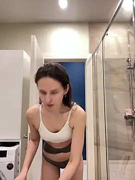 Snapshot of LAUREL_HAZEL chatting on February 2025 03:59:01 PM LAUREL HAZEL online show from February 2025 03:59:01 PM