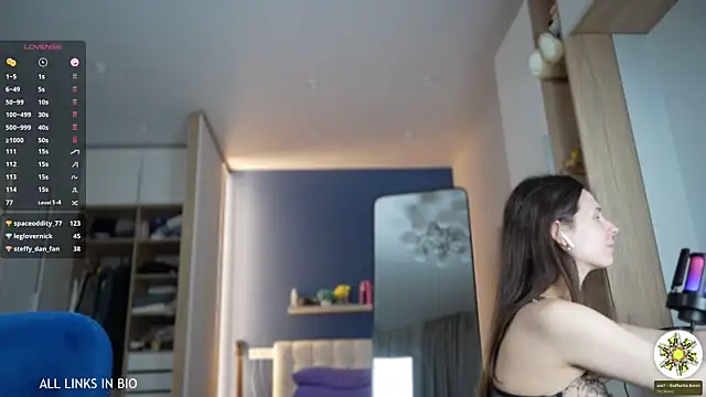 Snapshot of LAUREL_HAZEL chatting on March 2025 01:24:02 AM LAUREL HAZEL online show from March 2025 01:24:02 AM