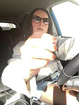 Snapshot of Chic_desire chatting on February 2026 12:06:01 PM Chic desire online show from February 2026 12:06:01 PM